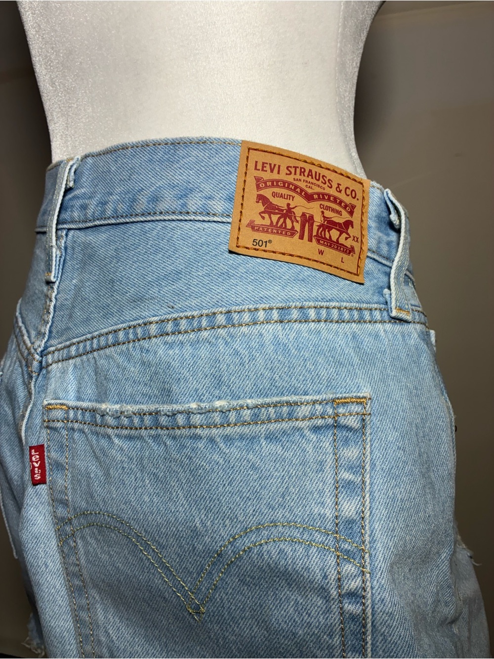 Levi’s 501 Original High Rise Light Wash Distressed Cutoff Denim Shorts size 30 - Picture 5 of 5